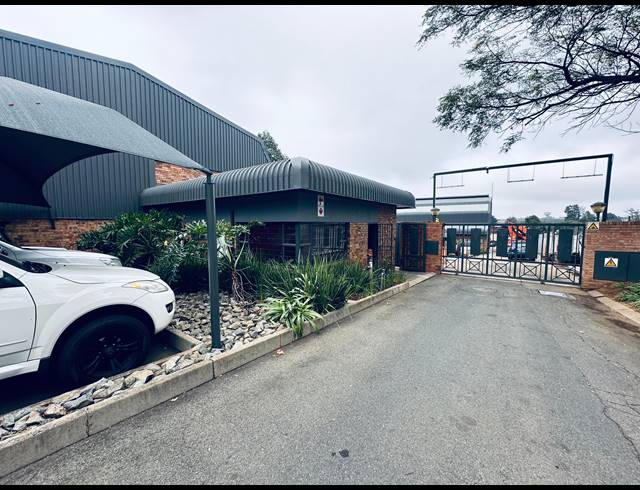 2,052M² WAREHOUSE FOR SALE IN PRINCESS AH